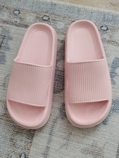 NWOT Cloud Slides Sandals Shower Shoes Non Slip Soft Pink Sz38-39
