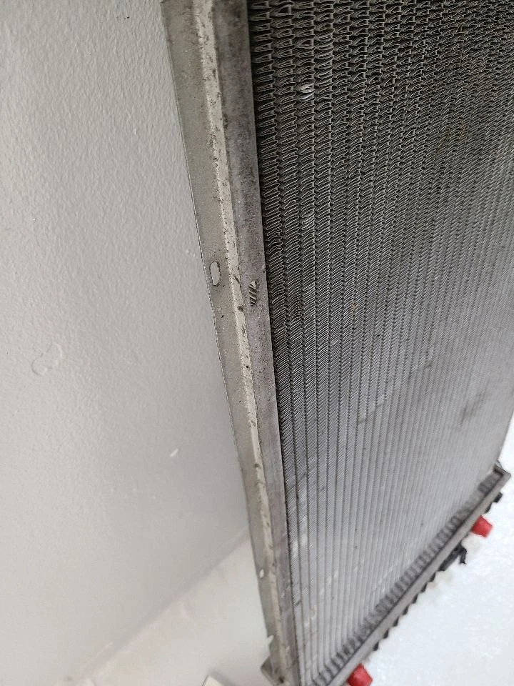 2004 05 06 07 08 09 10 11 12 2013 CHEVROLET SUBURBAN 2500 Radiator Foto 3 de 4