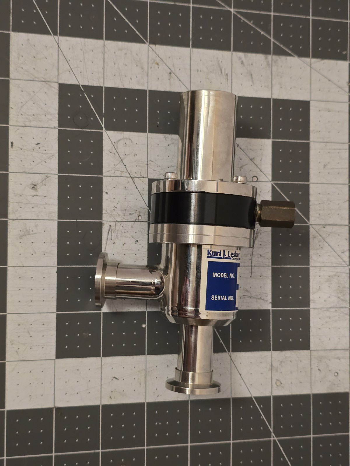 UHV Pneumatic Right Angle Valve KF16 Kurt J Lesker SA0075PVQF