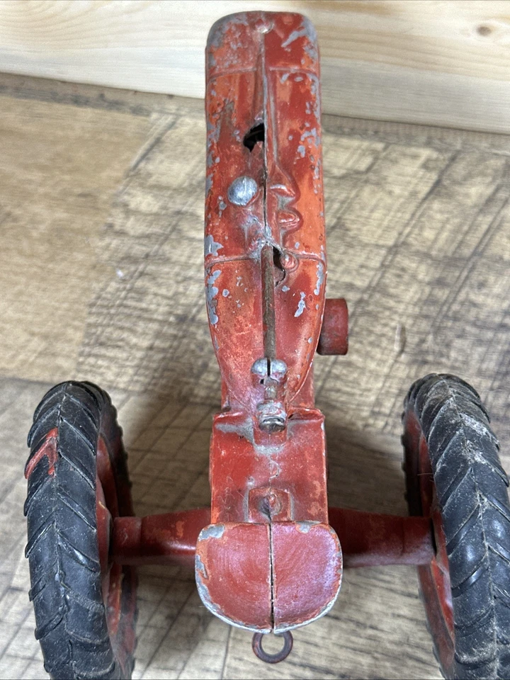 VINTAGE 1954 TRU SCALE DIECAST 1:16 IH FARMALL M TOY FARM TRACTOR W/METAL RIMS - Image 2 of 4