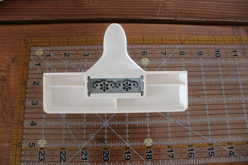 Martha Stewart Border Edge Punch Zip Zap Emboss Dot Craft White 2" - Picture 2 of 2
