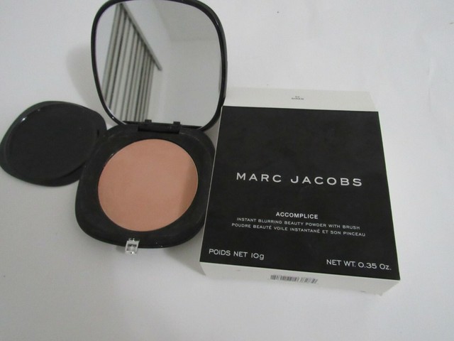 marc jacobs powder brush