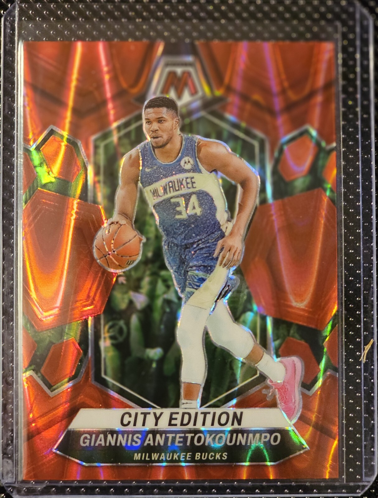2023-24 Panini Mosaic #77 Giannis Antetokounmpo Red Seismic Prizm SSP /299