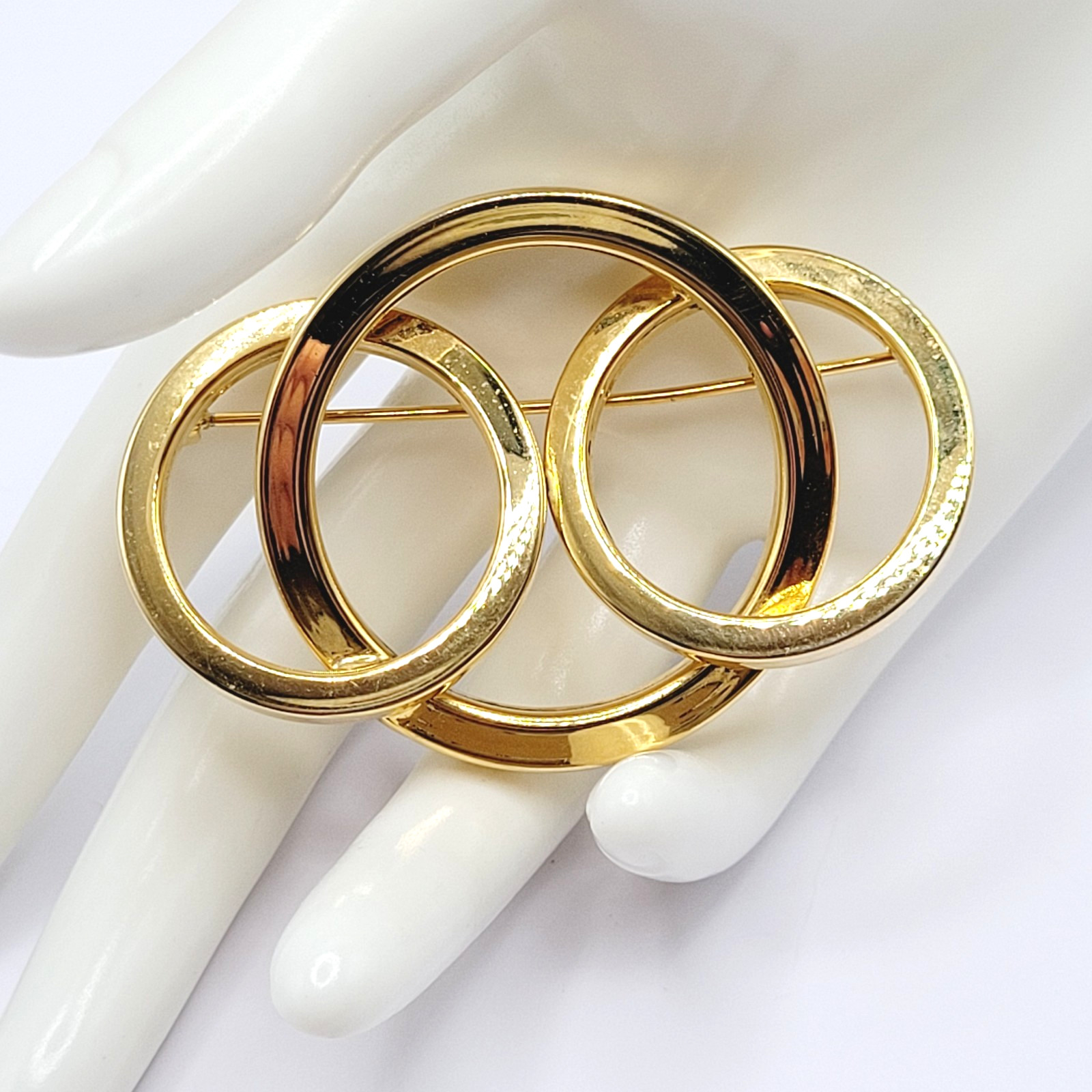 Geometric Interlocking Three Circles Dimensional … - image 1