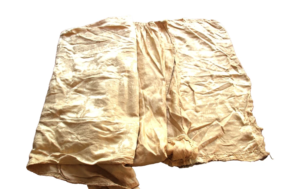 3 fragments de tissu ancien jaune. - Photo 2/4