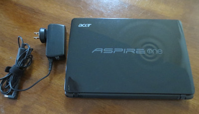 Acer-Aspire One 722-BZ848 500GB HDD with Charger and Box 11.6'' HD LED LCD