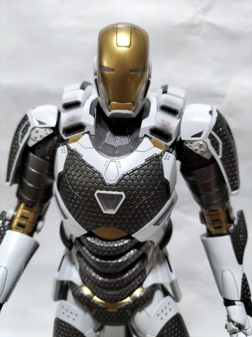 Hot Toys Movie Masterpiece Iron Man 3 Iron Man Mark 39 Star Boost