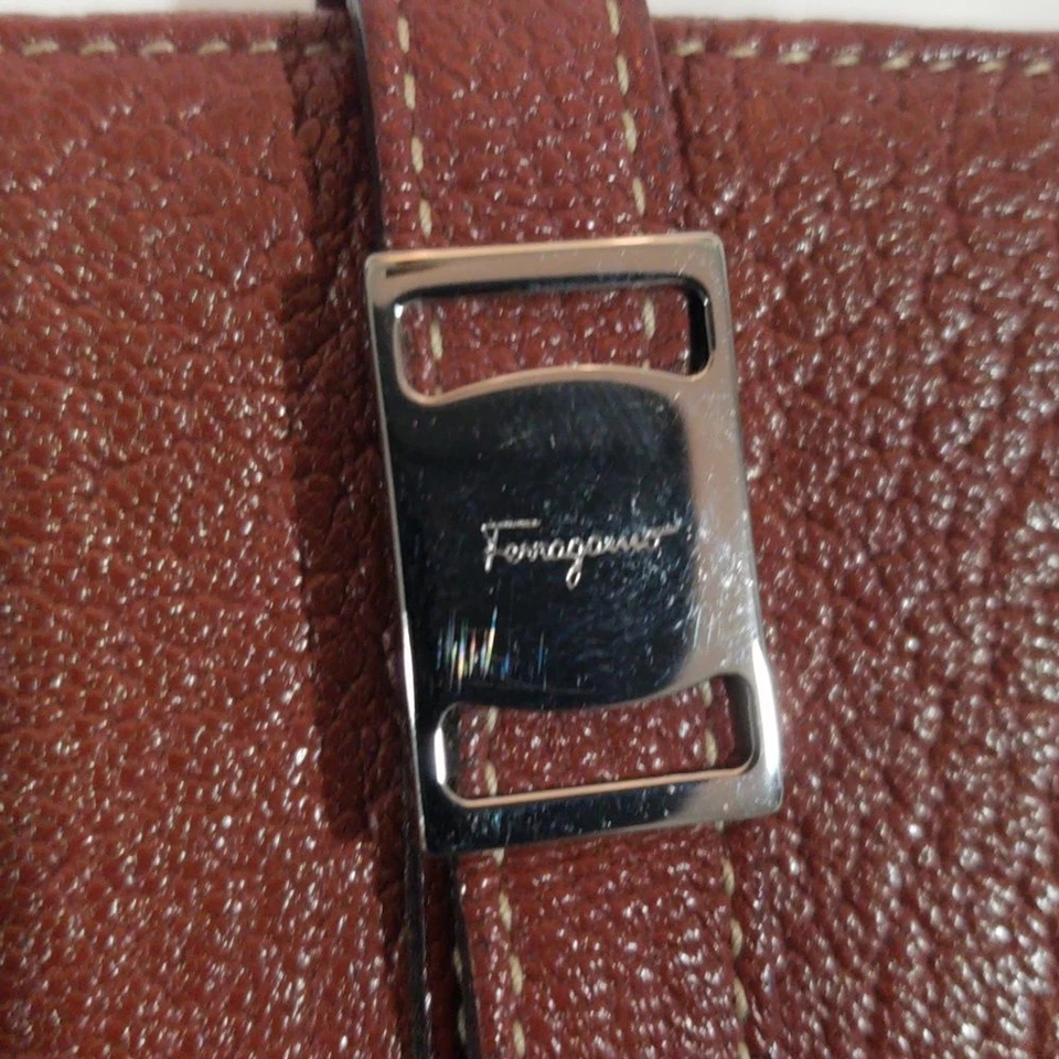 Cartera Larga Ferragamo Cuero Marrón, Hecha en Italia, Cierre a Presión, Mujer Lujo Foto 3 de 4