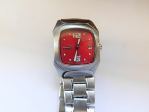 puma red watch