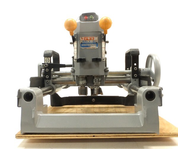 Makita 2516 Large Entry Router 100V 15A 50-60Hz 1430W Timber