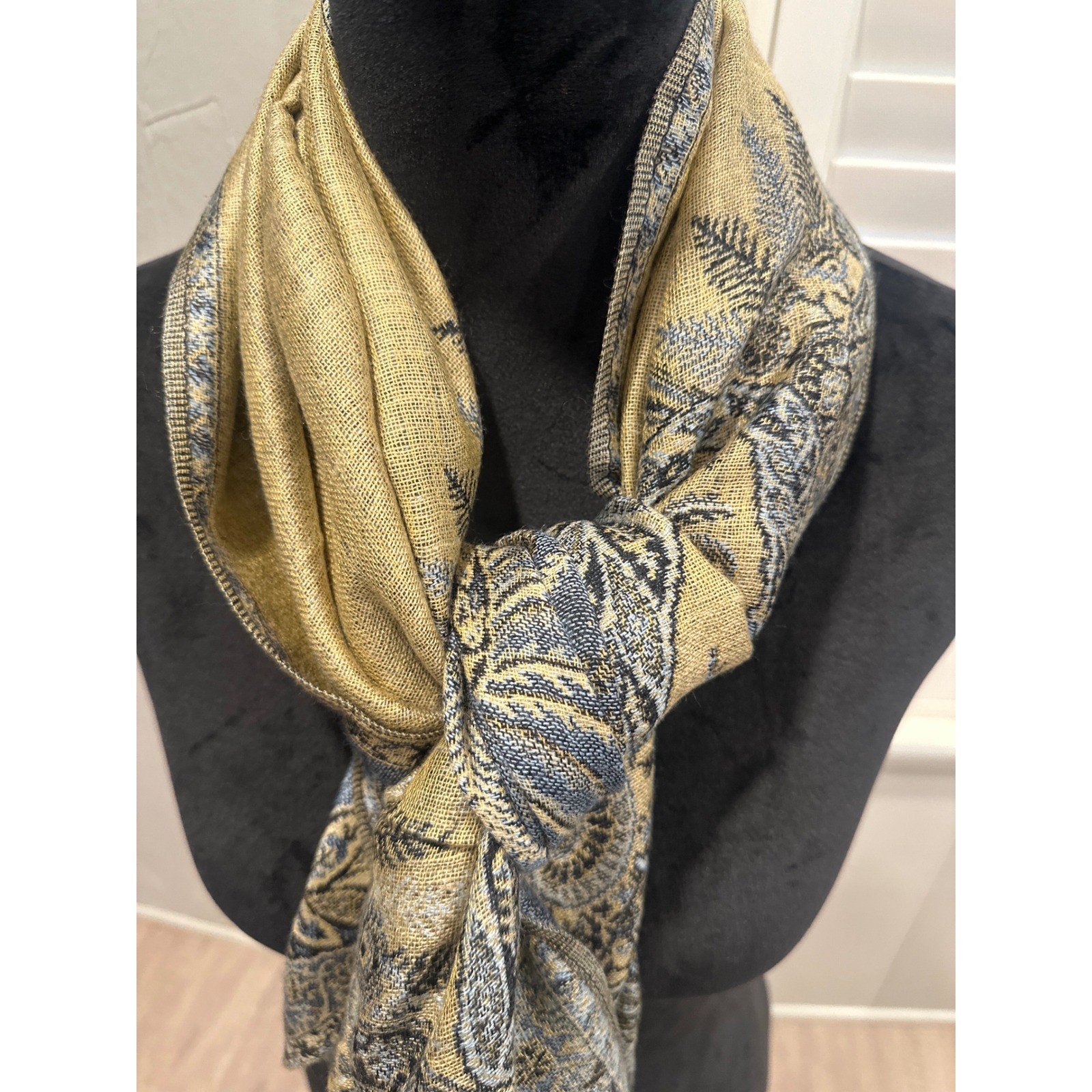 Luxurious Pashmina Silk Blend Scarf Gold Blue Paisley Tassel Fringe 26x72 winter