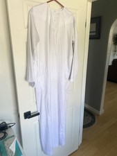 Adult Men's White Buttoned Thobe Modern Arabian Style - 59 Inches Long