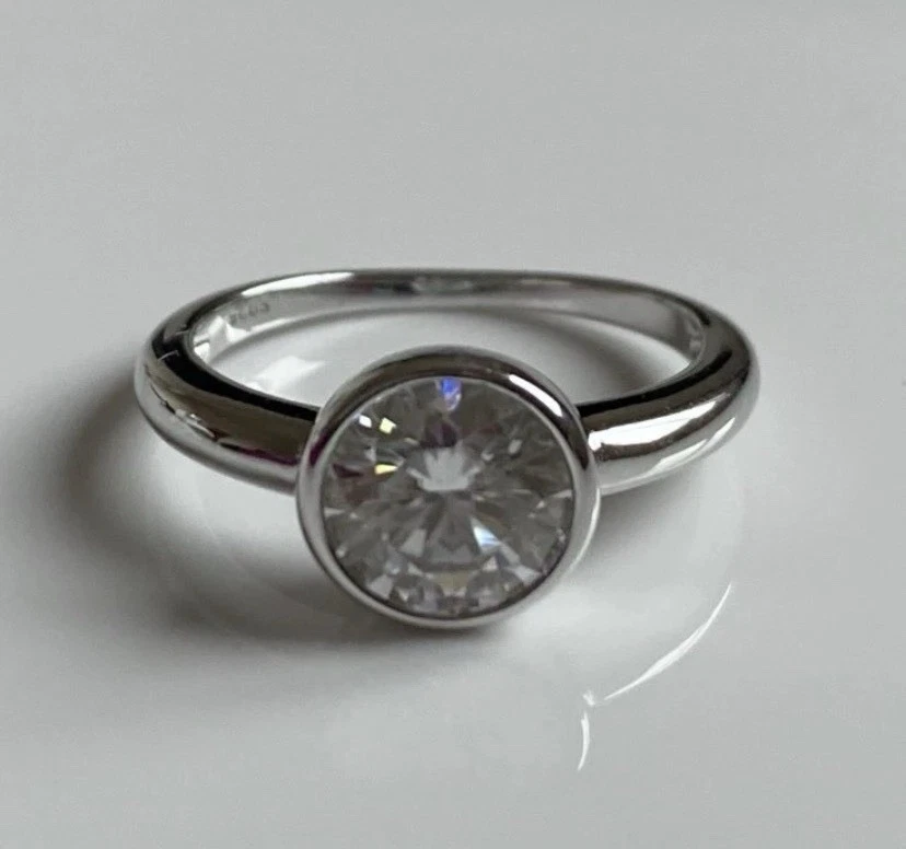 Diamant En Moissanite 4.5 Carats EF - Certificat GRA Avec Inscription Laser - Neuf Avec étiquettes