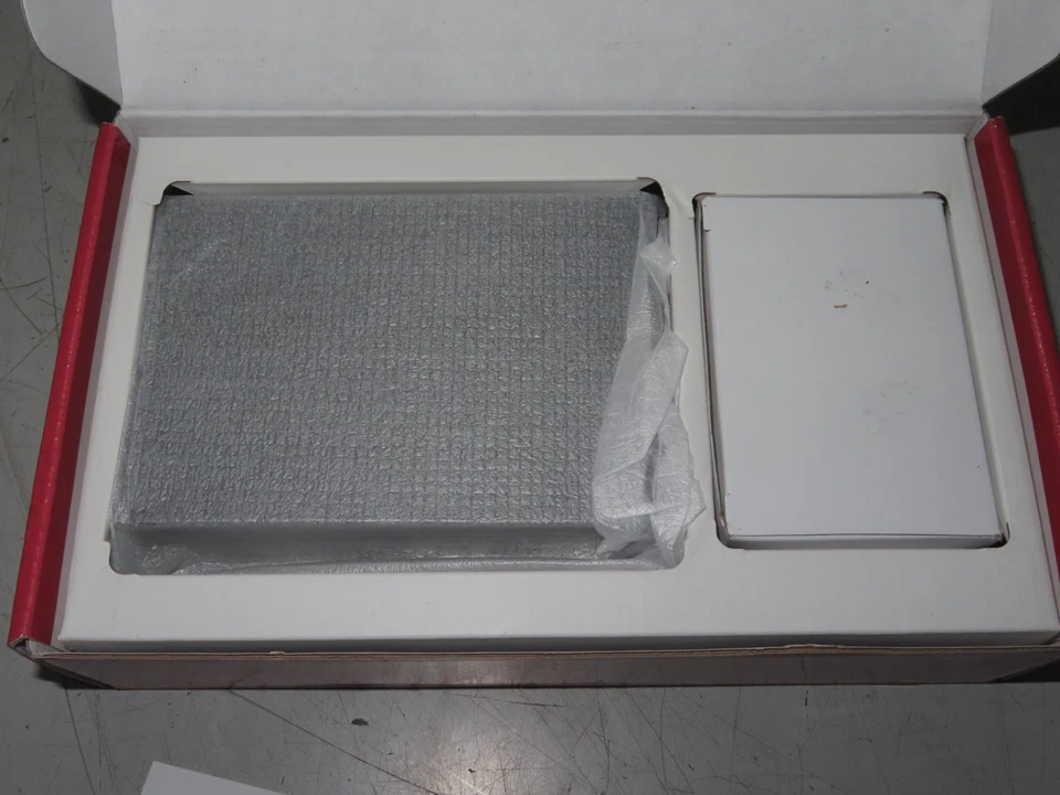 Tripp Lite 2 PORT VGA/SVGA VIDEO SPLITTER B114-002-R - Image 3 of 4