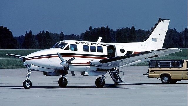 Beech 65-B80 Queen Air Excalibur Utility Aircraft Desktop Kiln Wood Model Small | eBay