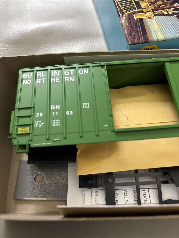 Athearn HO Scale Burlington Northern BN 40' OB Hi-Cube Box Car Kit Built 1957 - Image 2 of 4