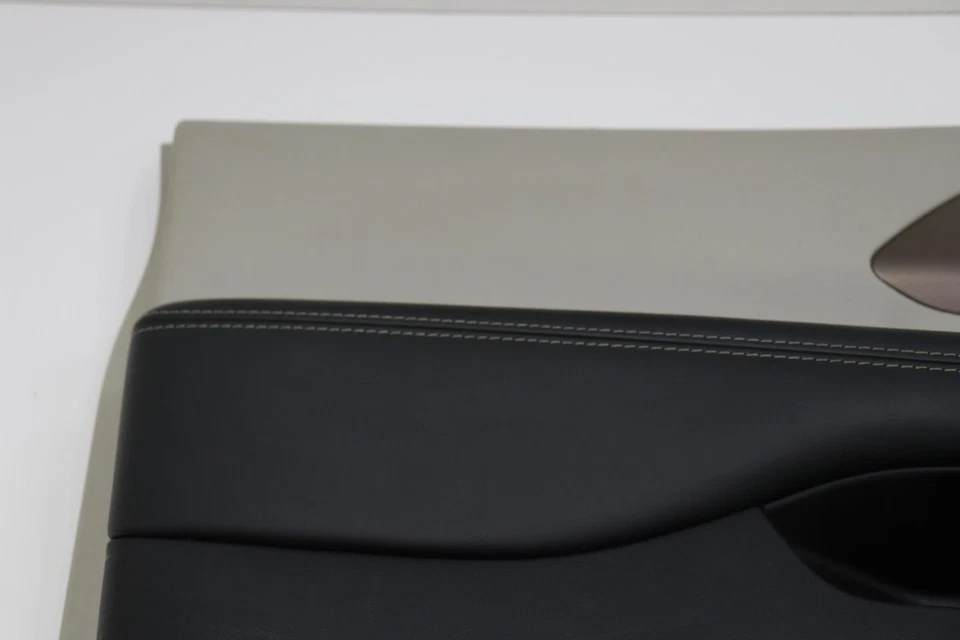 2020 CHRYSLER VOYAGER FRONT LEFT SIDE DOOR TRIM COVER PANEL OEM GRAY_PAU - Image 3 of 4