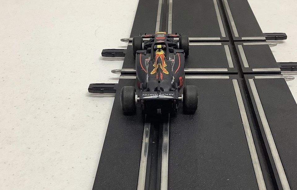 Carrera 64144 Red Bull Racing RB14 M. Verstappen #33 GO!!! Analog Slot Car - Image 4 of 4