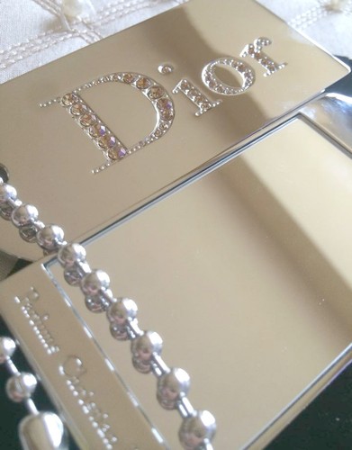 100%AUTHENTIC DIOR COUTURE JEWELLED SWAROVSKI DIAMOND MAKEUP TRAVEL MIRROR £189 - Picture 2 of 8
