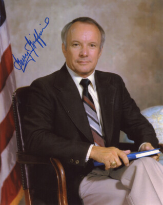 GERRY GRIFFIN SIGNED 8x10 PHOTO APOLLO FLIGHT DIRECTOR NASA LEGEND BECKETT BAS