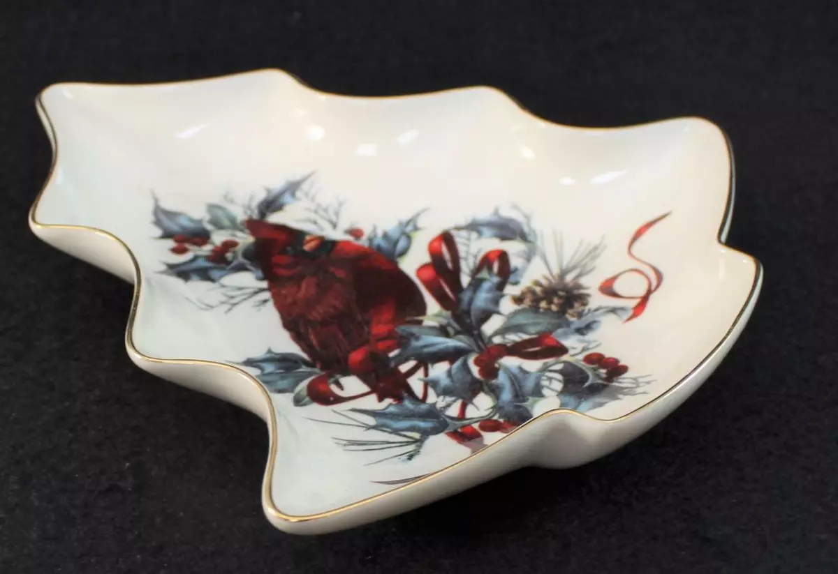 Lenox China WINTER GREETINGS Medium Tree Shaped Dish GREAT