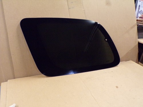 2005 saturn relay rear quarter window glass ( driver ) 2005-2007 - Picture 2 of 4