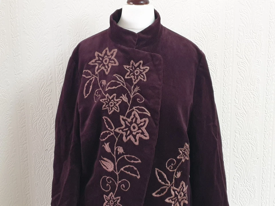Vintage 80s ZARA Brownish Burgundy Velvet Blazer Floral Embroidered Jacket L - Image 4 of 4