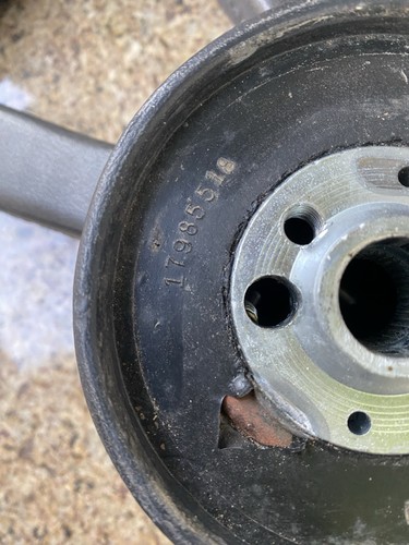 83-91 K5 Blazer, C10 88-94 OBS Steering Wheel Chevrolet 17985518 W Horn Button - Picture 6 of 8