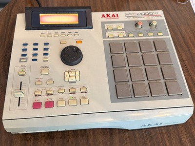 AKAI MPC 2000XL MIDI PRODUCTION CENTER drum sampler rhythm machine FOR PARTS