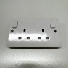 Schneider Lisse GGBL3030 2G 13A 250V DP Switched Socket White - Box Of 5 - New