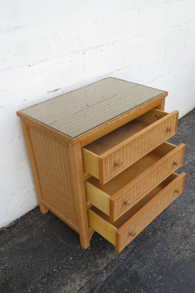 Mesita de noche grande de mimbre tejida Lexington Hollywood Regency 6135 Foto 3 de 4