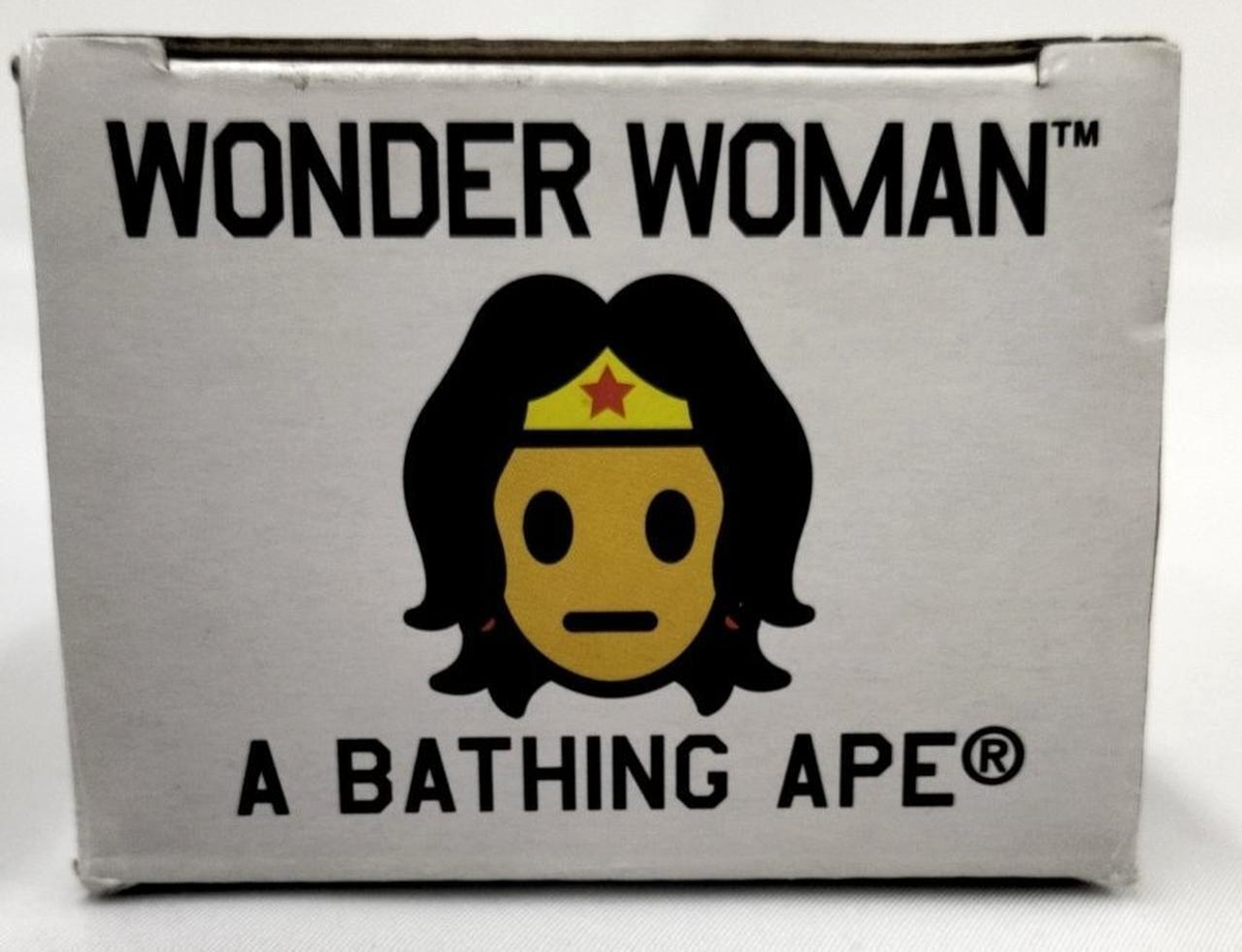 アベイシングエイプ　DC ワンダーウーマン NOWHERE A Bathing Ape DC Comics x BAPE Play Vinyl Figure