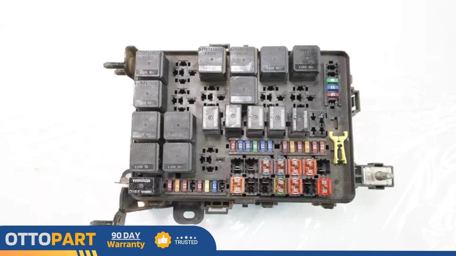 Maserati Ghibli Engine Fuse Box Fusebox Junction Relay Box 670030452 OEM