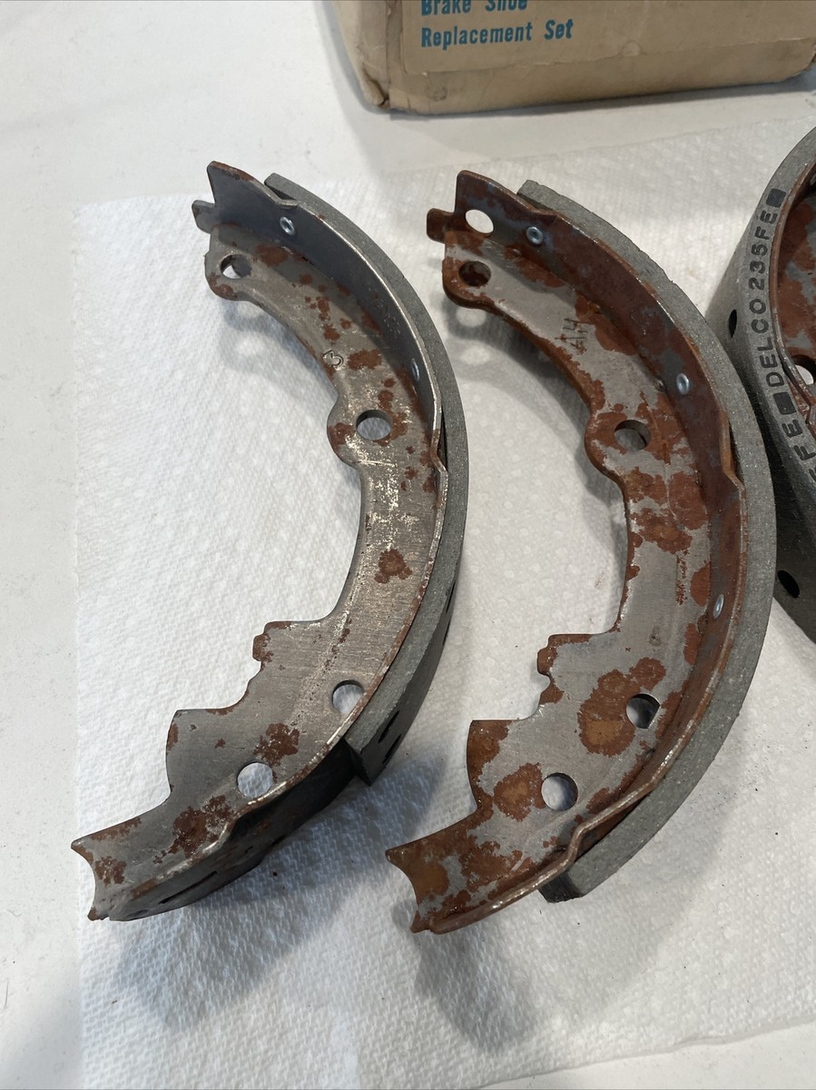 New GM 12300249/18012418 Rear Brake Shoe Set 1985-91 Century