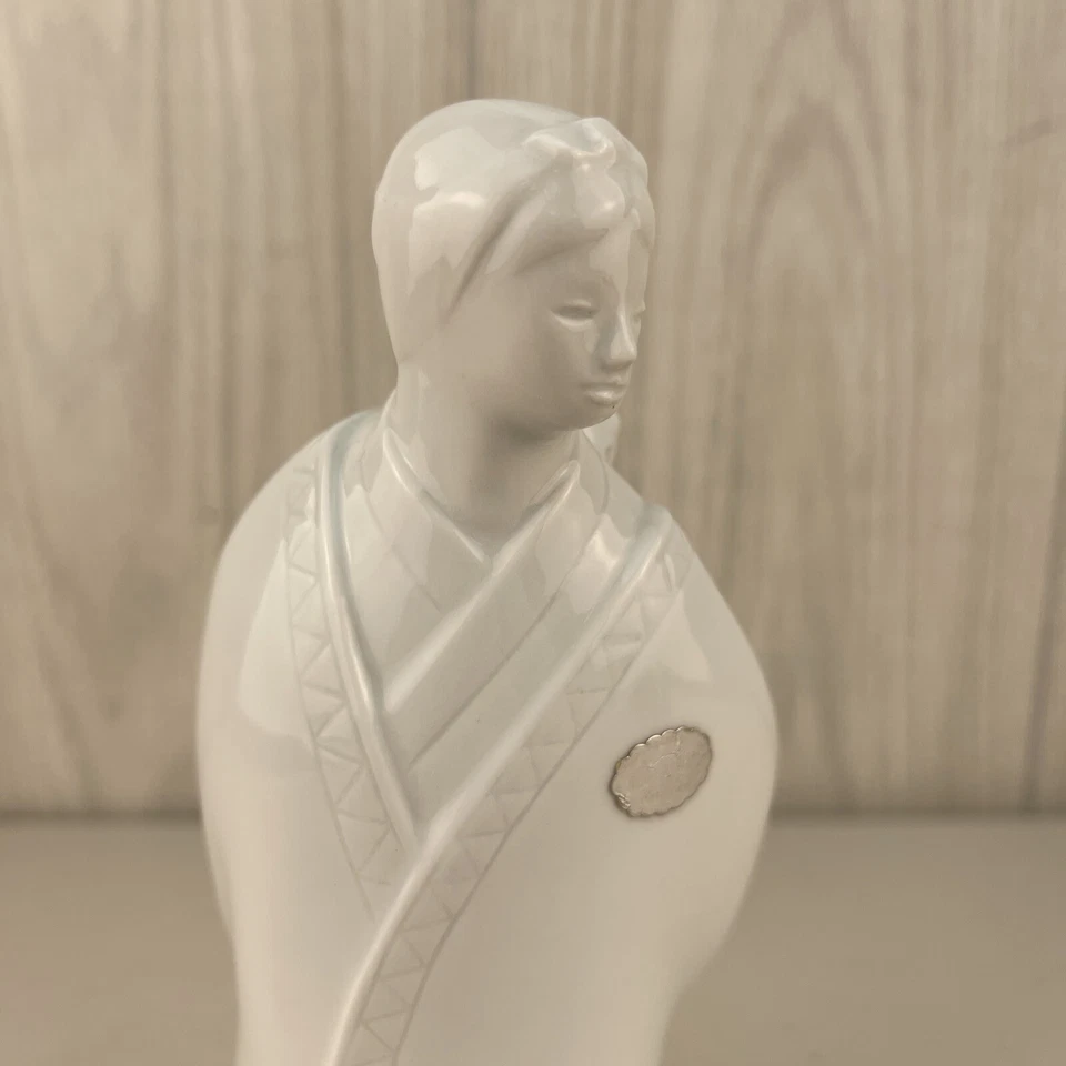 Estatuilla de porcelana japonesa Arita vintage estatua mujer madre e hijo 7,5" Foto 2 de 4