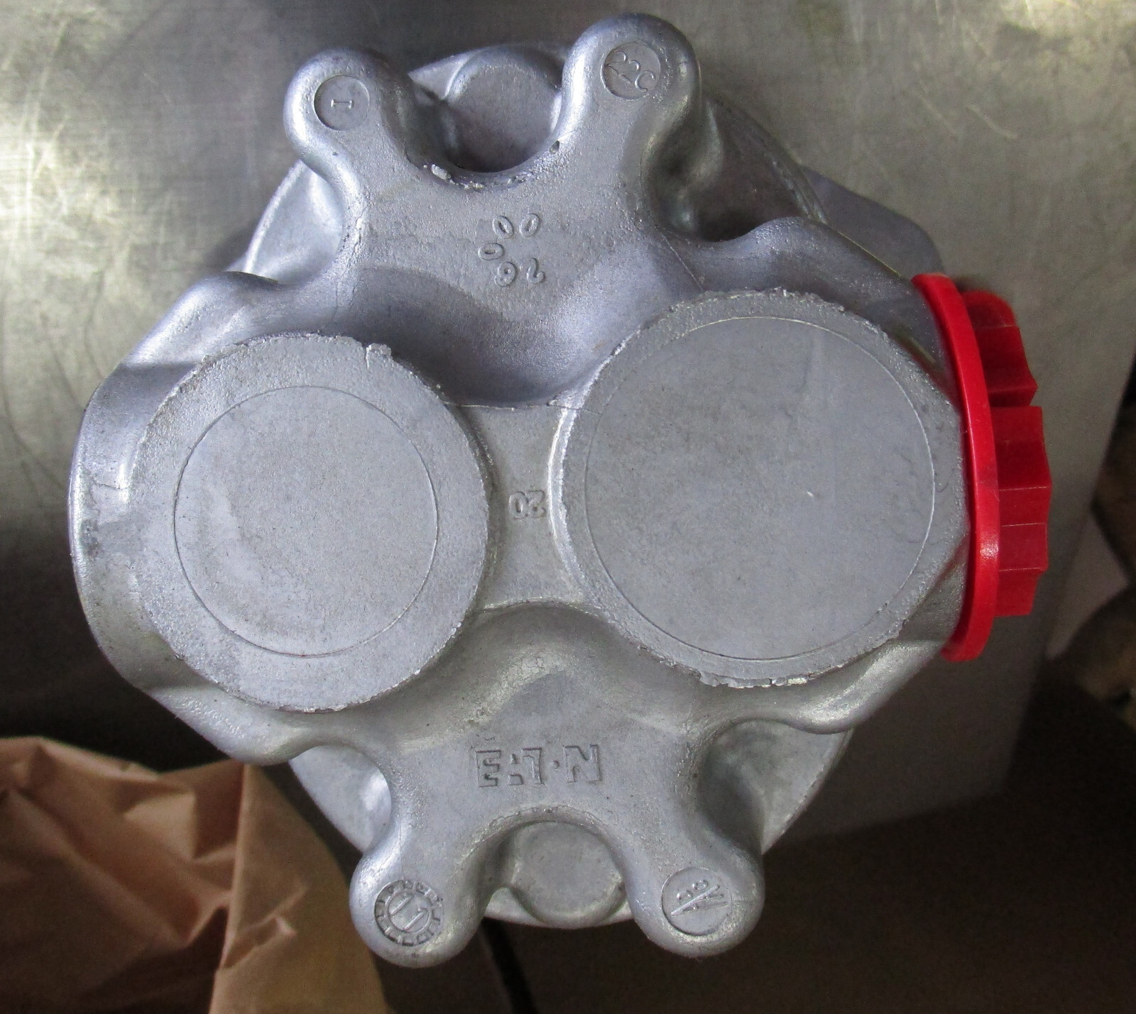 Eaton Cessna 26002RZE Hydraulic Gear Pump New Surplus H110705SM / i3