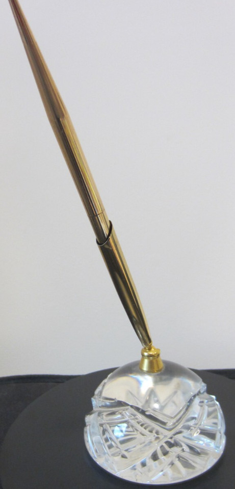 A Lenox etched lead crystal pen holder with gold-tone accents — the kind of heirloom-quality desk piece you'd find in a 1980s executive's corner office.