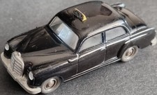 Wiking, Taxi Mercedes 180 Ponton, breiter Grill, Koch 149/3, 2. Wahl 2-2