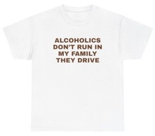 Camiseta Alcohólicos No Corren En Mi Familia Conducen Dichos Alcohol Cerveza Camiseta DUI