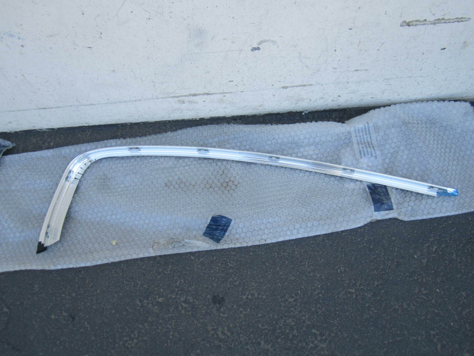 em10894 Maserati M139 Rear LH Door Upper Molding Trim 068473600 OEM