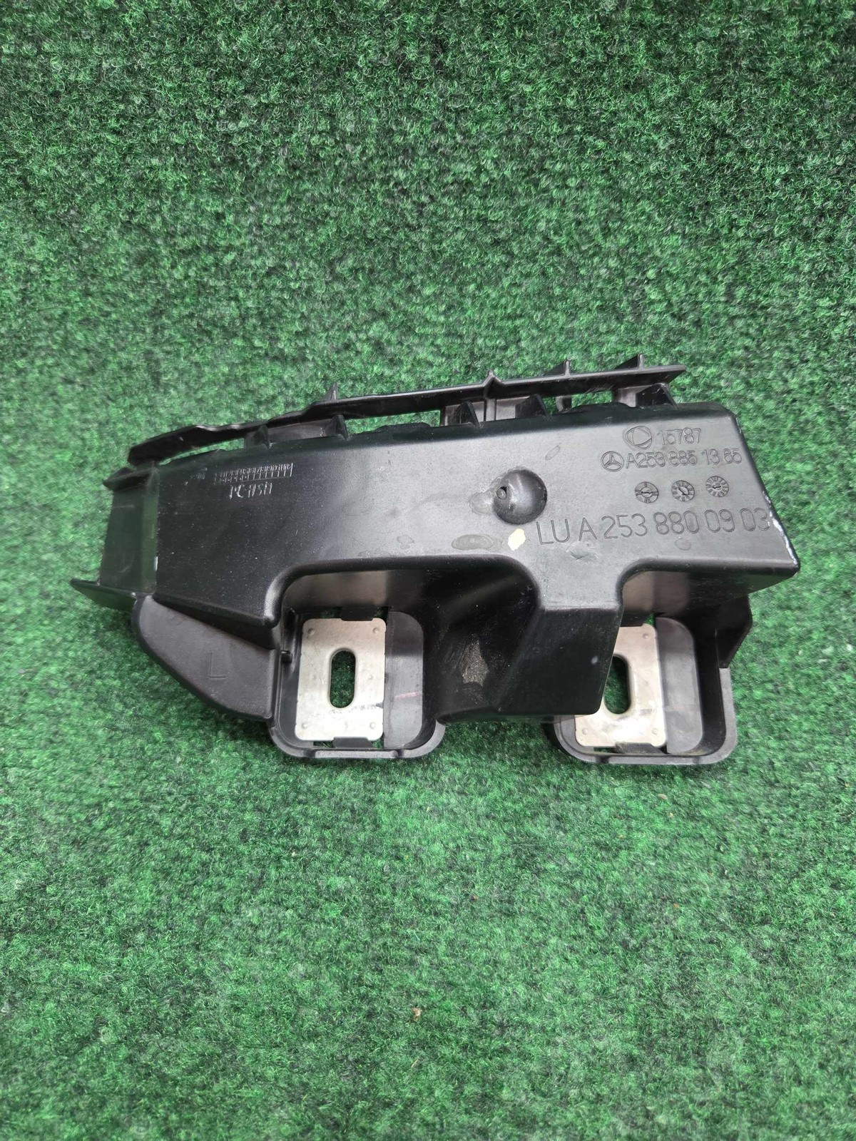 2016-2019 Mercedes Benz Glc 300 Left Rear Bumper Bracket Guide Oem A2538800903