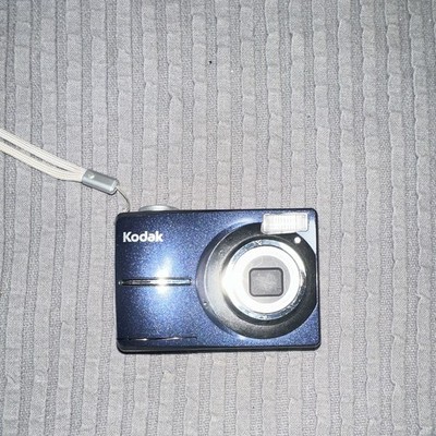 Kodak EasyShare CD93 Point & Shoot 12.2MP 3x Zoom Built-In Flash Blue
