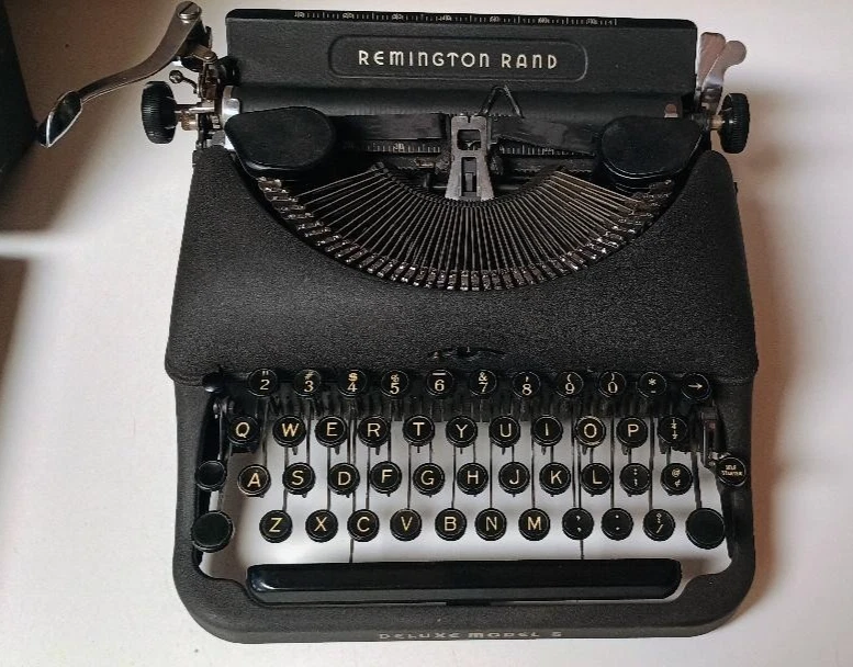 Vintage Remington Rand Deluxe Model 5 Black Typewriter w/ Case