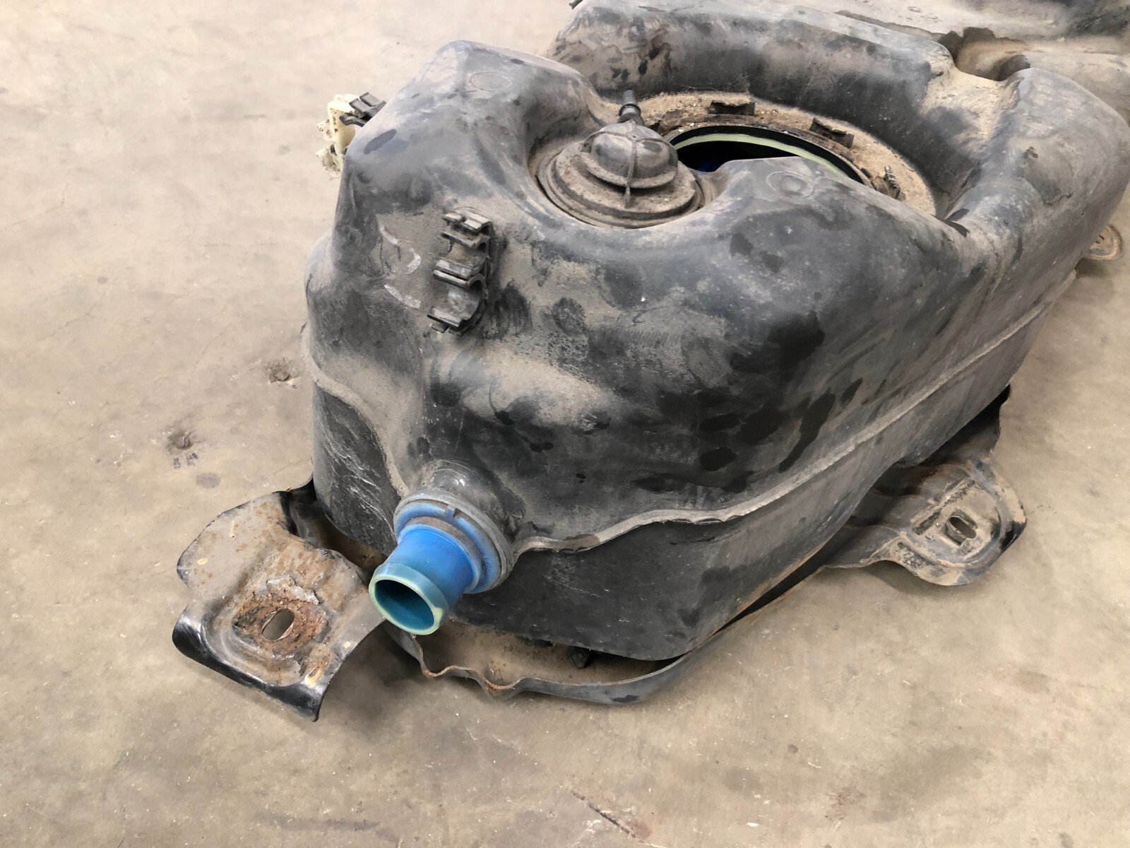 ⭐1013 LAND RANGE ROVER SPORT FUEL GAS TANK RESERVOIR ASSEMBLY OEM