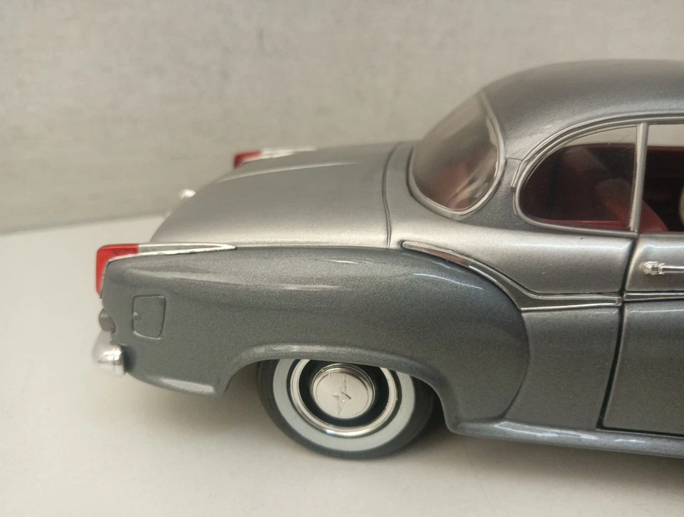 Borgward Isabella Coupé Grigio Scuro/Argento Diecast Scala 1/18-ZR-L23 - Immagine 4 di 4