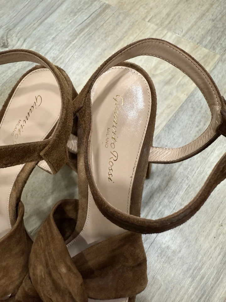 Tacones de plataforma de gamuza marrón Gianvito Rossi para mujer Foto 4 de 4