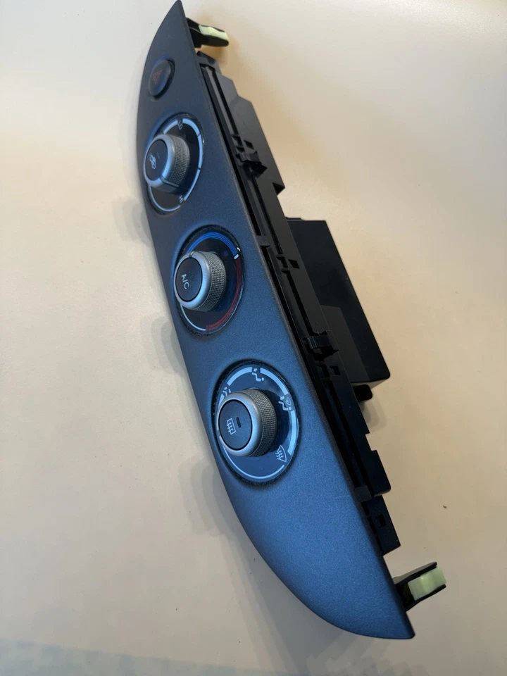 2002-2006 Toyota Camry AC Hazard Heater Climate Control OEM - Image 3 of 4