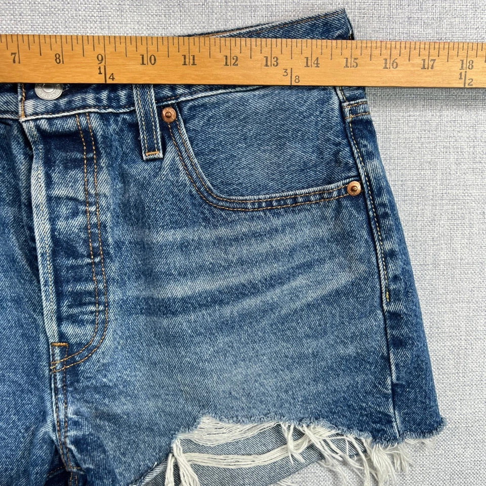 Pantalones cortos Levi's 501 de tiro alto de mezclilla con corte para mujer W29 botón desgastado mosca boho Foto 4 de 4