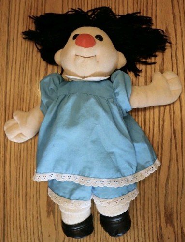Vintage 1995 Molly große bequeme Couch Puppe Plüschtier Stofftier 17 Zoll blaues Kleid