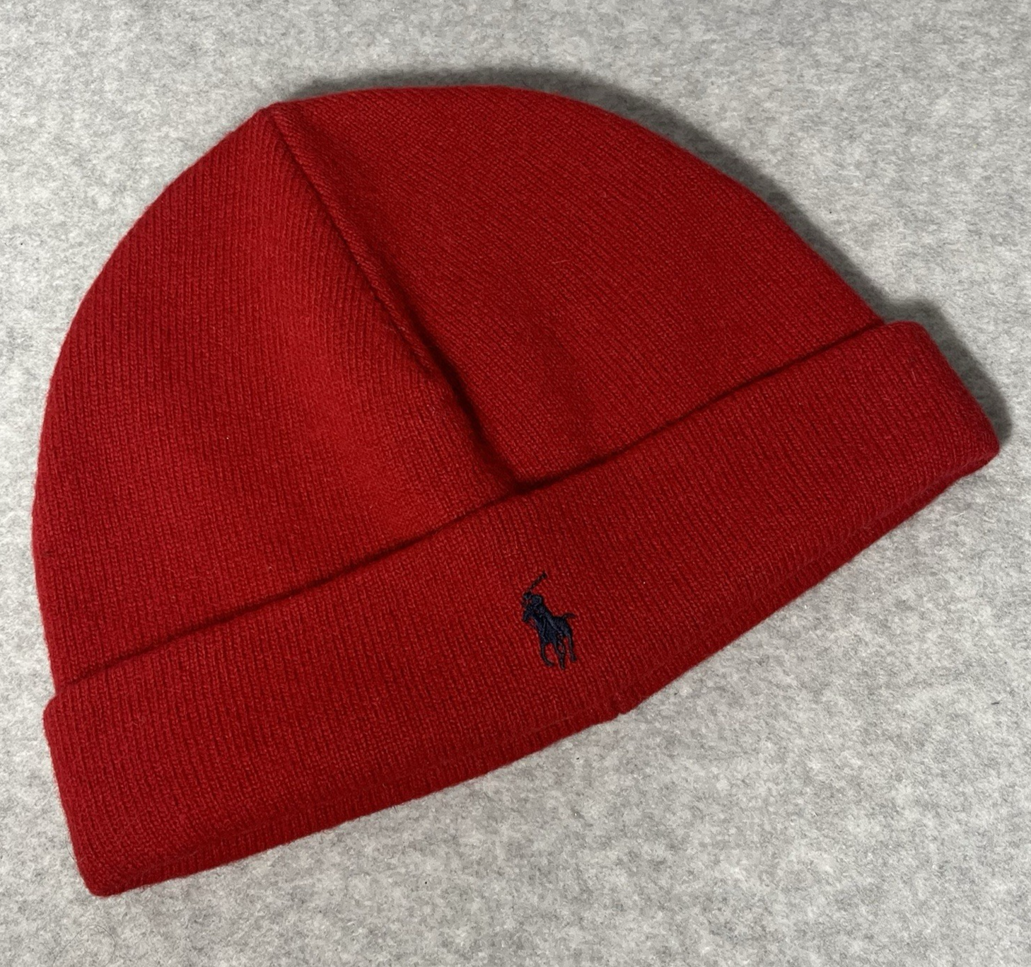 Cappello Polo Ralph Lauren uomo OS Beanie rosso a costine misto lana di agnello maglia blu navy pony